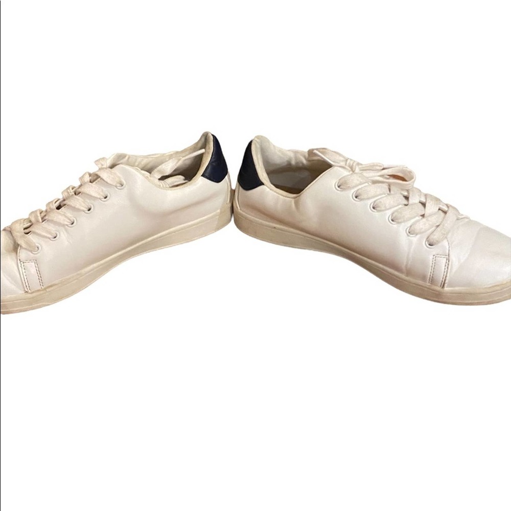 Target white sneakers with red floral embroidery on the sides - Ladies 9 - Picture 5 of 6